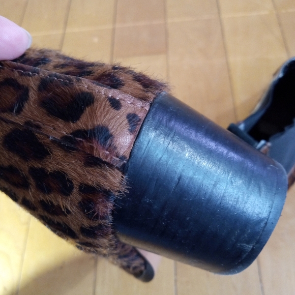 Kenneth Cole Russie Horse hair ankle booties in cheetah print women's size 7 - Picture 9 of 16